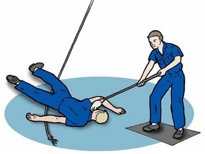 mo-bi-dien-giat-danh-con-gi-3 Nằm mơ thấy mình bị điện giật đánh con gì?